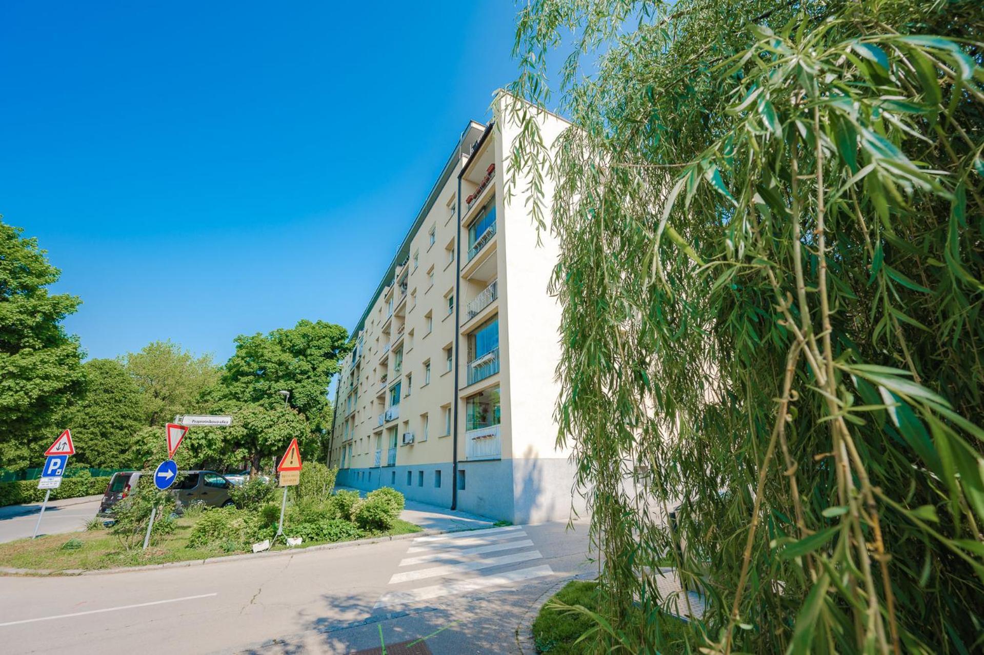 Apartment 396 Любляна Екстериор снимка