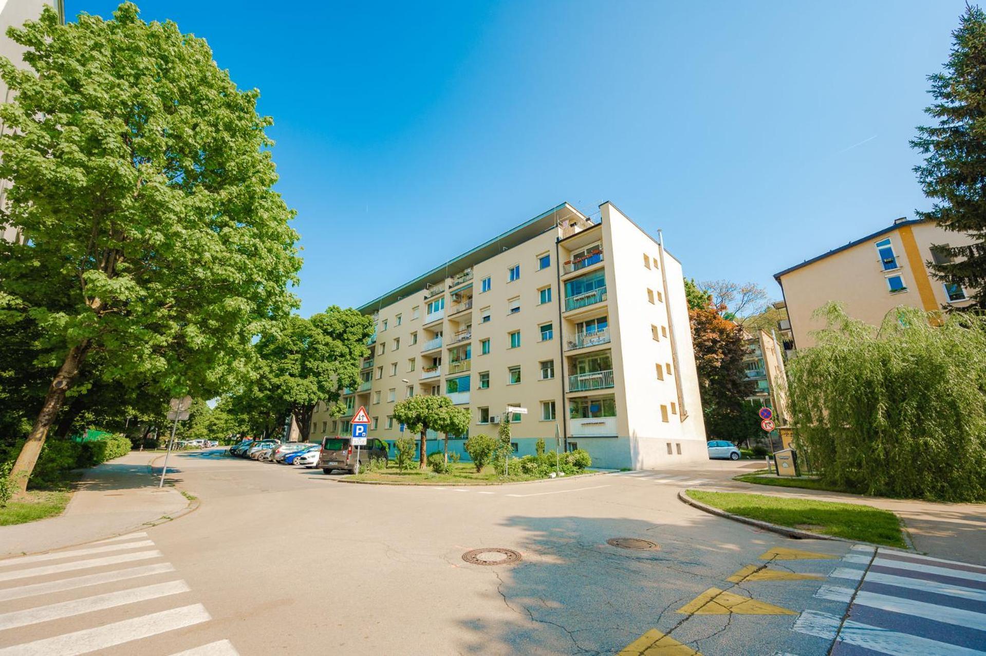 Apartment 396 Любляна Екстериор снимка